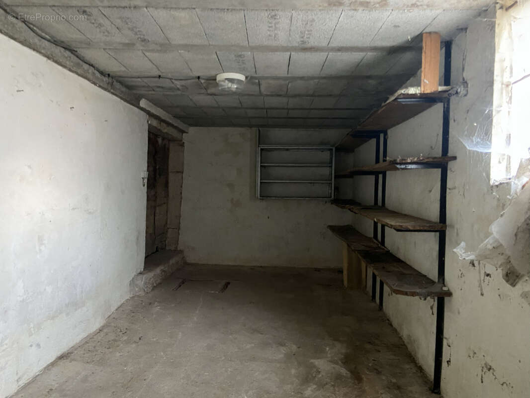 Maison T4 avec dépendances, caves et terrain   Beau potentiel - photo 12
