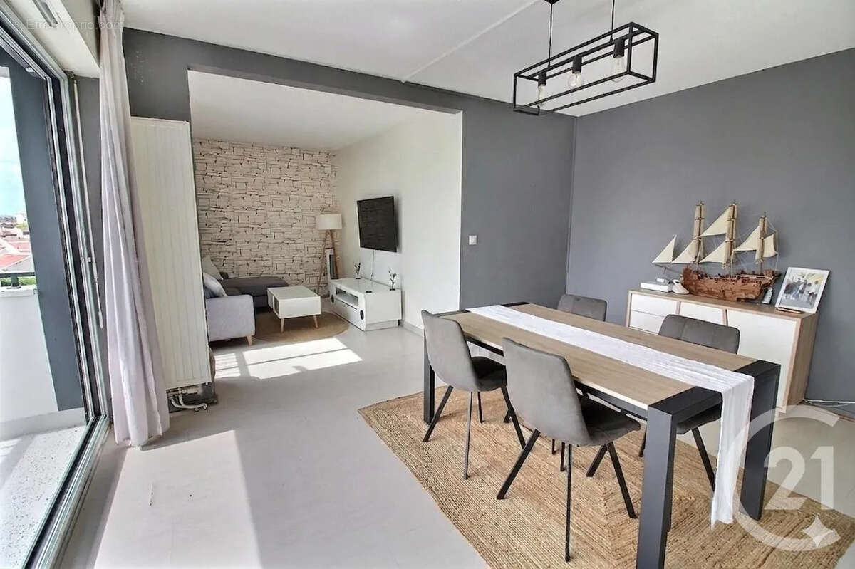 Appartement 93 m² à Lormont  - photo 2