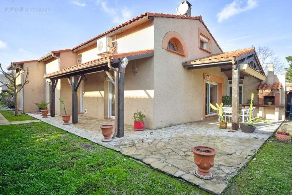 Maison T6 128 m2 jardin, carport, piscine 1462 m² de terrain - photo 4