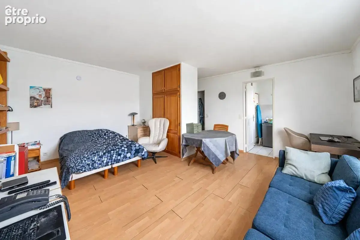 Paris XIVème - Av Maine: Studio au 6ème étage vue dégagée - photo 3