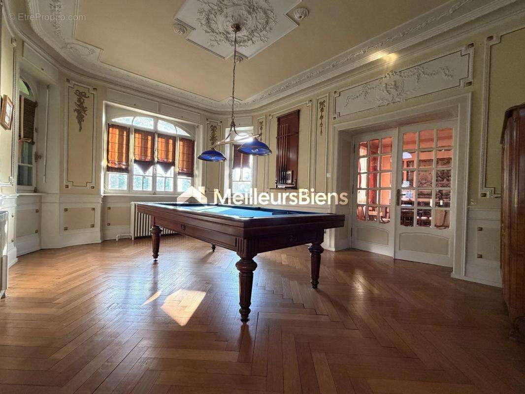 Maison à MONTREUX-CHATEAU