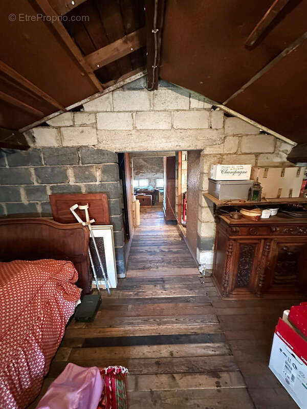 Autre à SAINT-GENIS-LAVAL