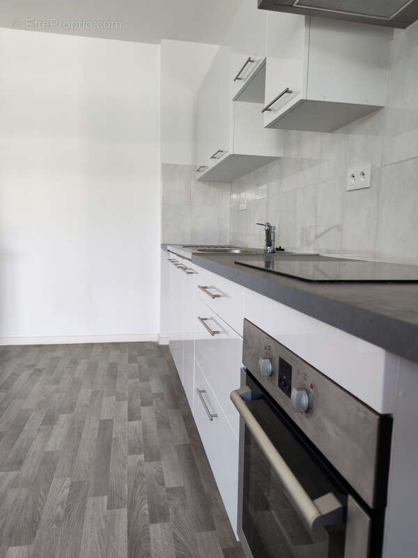 NOUVEAU dans notre agence : Appartement lumineux avec balcon, parking sécurisé et ascenseur à Bruz centre - photo 4