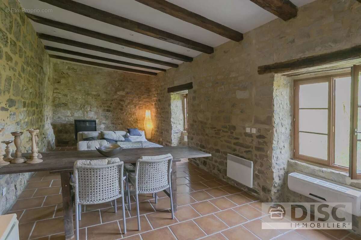 Bel appartement avec terrasse et vues imprenables dans le centre médiéval de Penne - photo 6