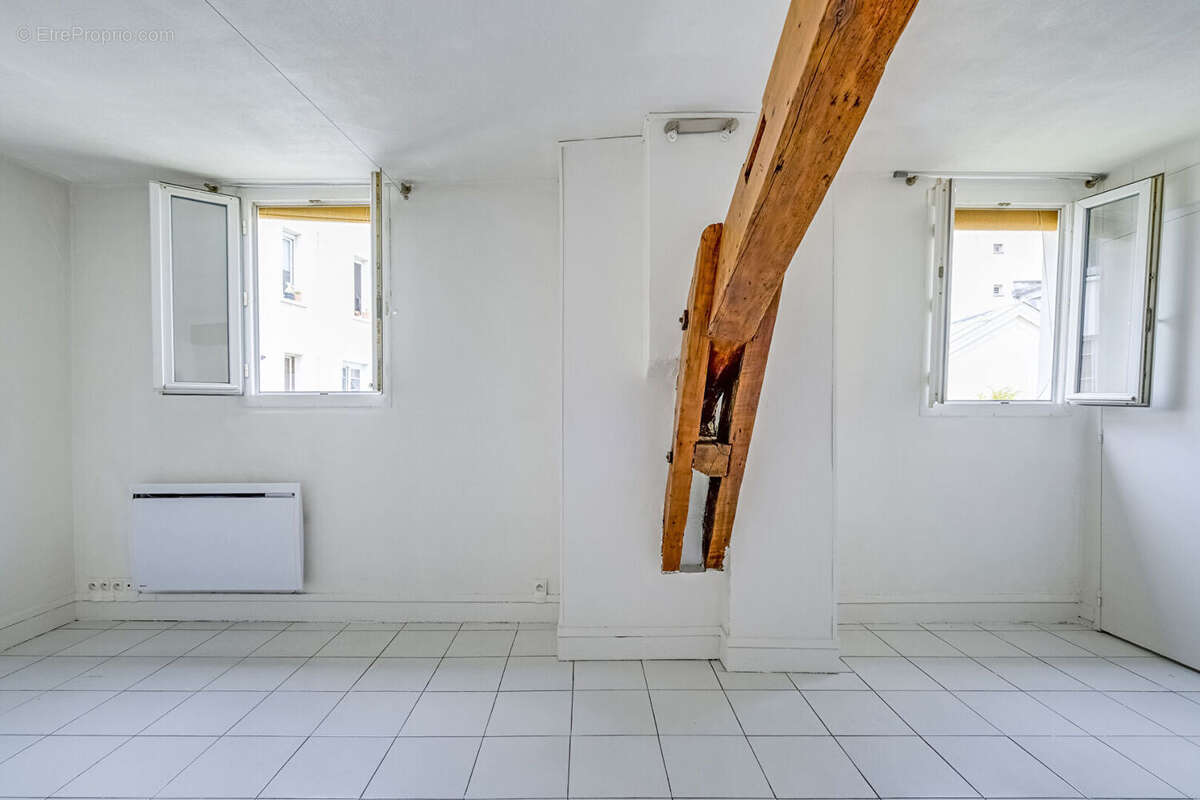 Appartement Paris 1 pièce(s) 23.60 m2 + Chambre de service - photo 2