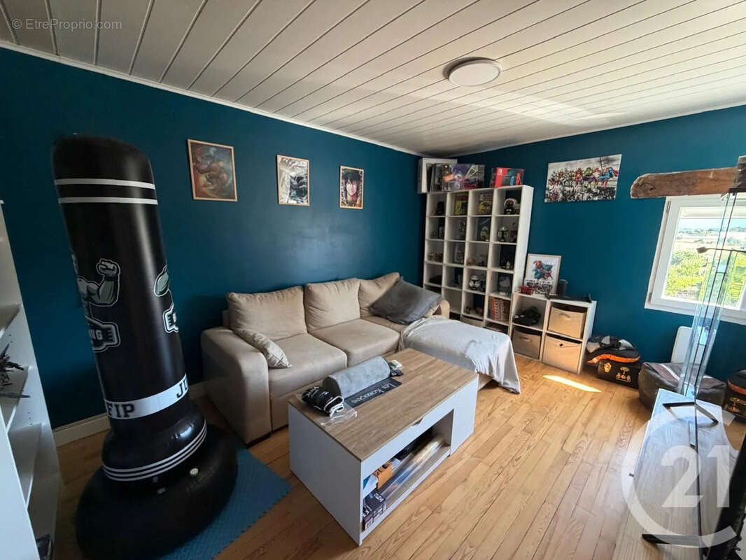 Maison 139 m² à Saint-Cyr  - photo 10