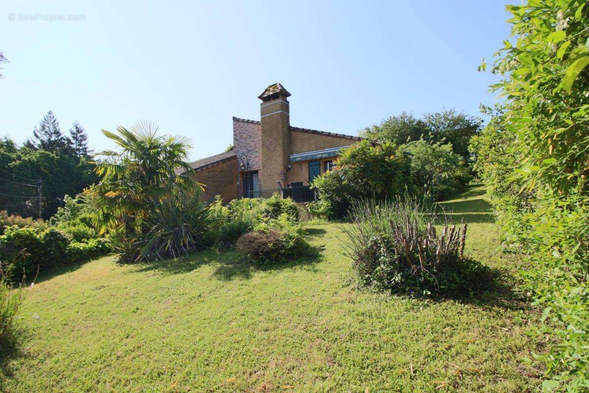 Maison à PUY-L&#039;EVEQUE