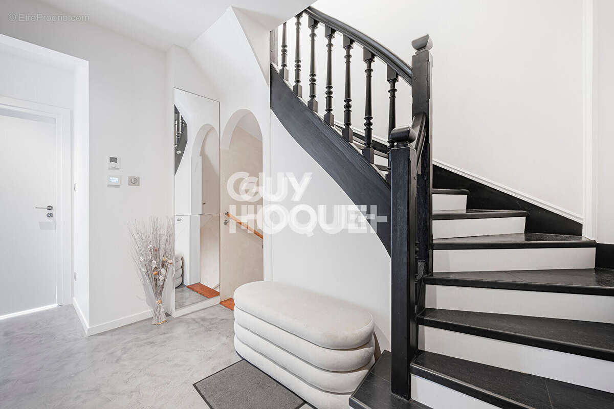 Maison d'exception -128 m2 -100 m2 de jardin arboré - photo 12