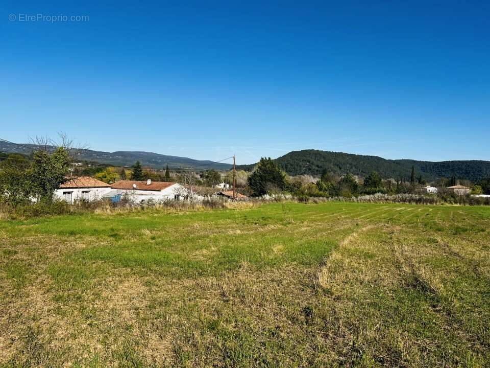 Terrain 950 m² à Salernes  - photo 2