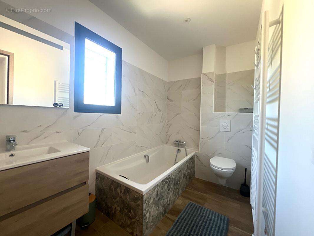 Maison à LE CASTELLET