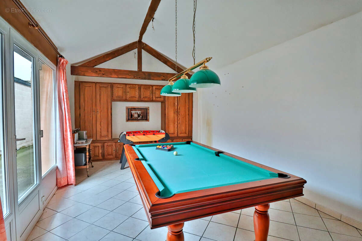 Maison pleine de charme en pierre   222 m2 de confort et de lumière dans un cadre paisible - photo 3