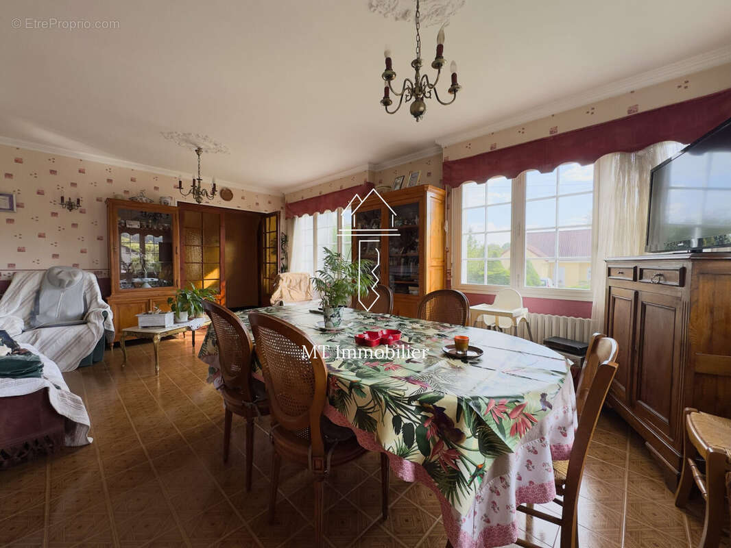 Maison à BEAURAINVILLE