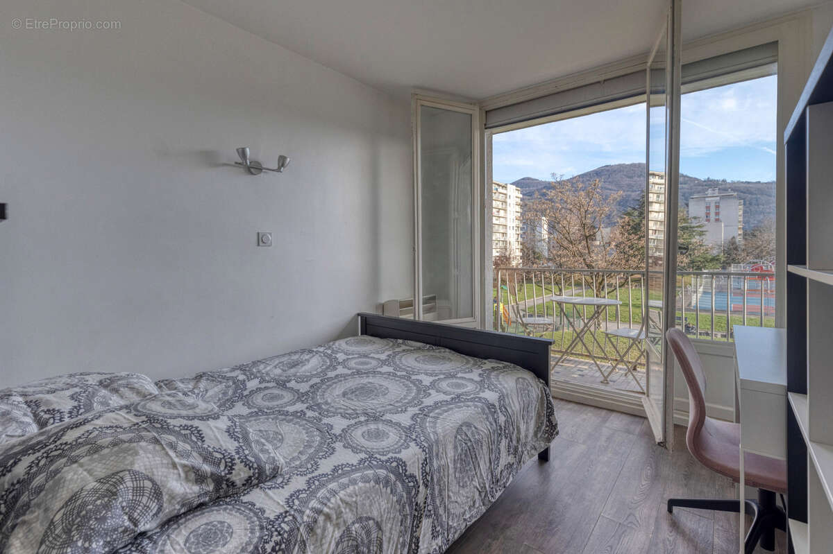 Appartement à SAINT-MARTIN-D'HERES