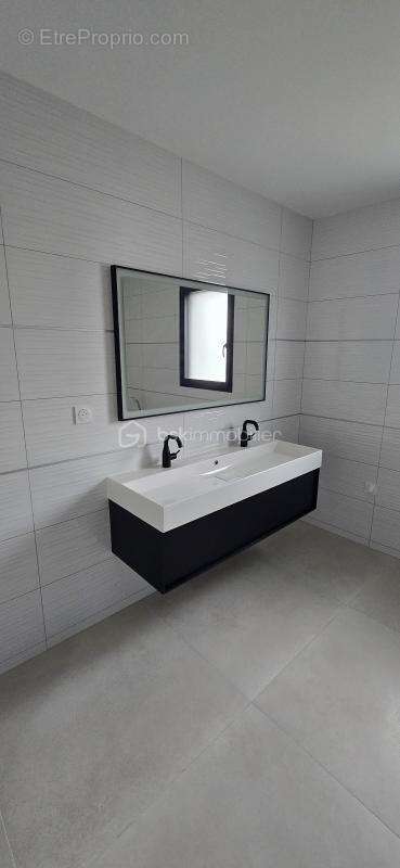 Maison à SAINT-BARTHELEMY-D'ANJOU