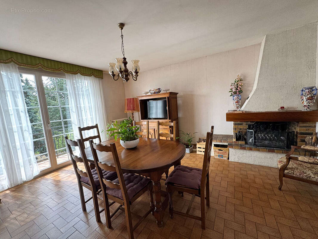 Maison à SAINT-NOM-LA-BRETECHE