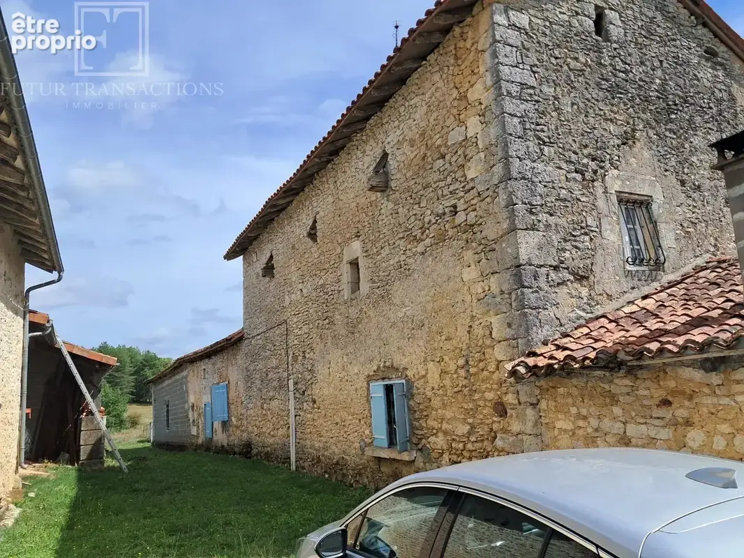Maison et grange sur 8438 m² - photo 2