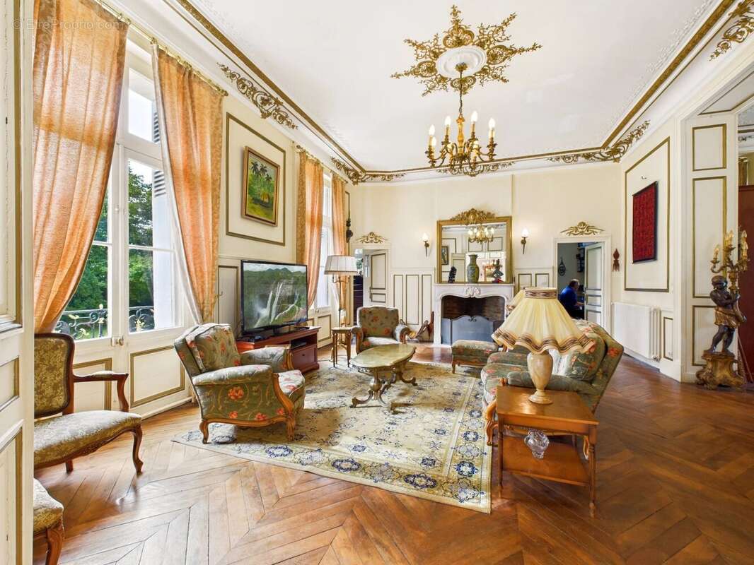 Maison à TOURNON-SAINT-PIERRE