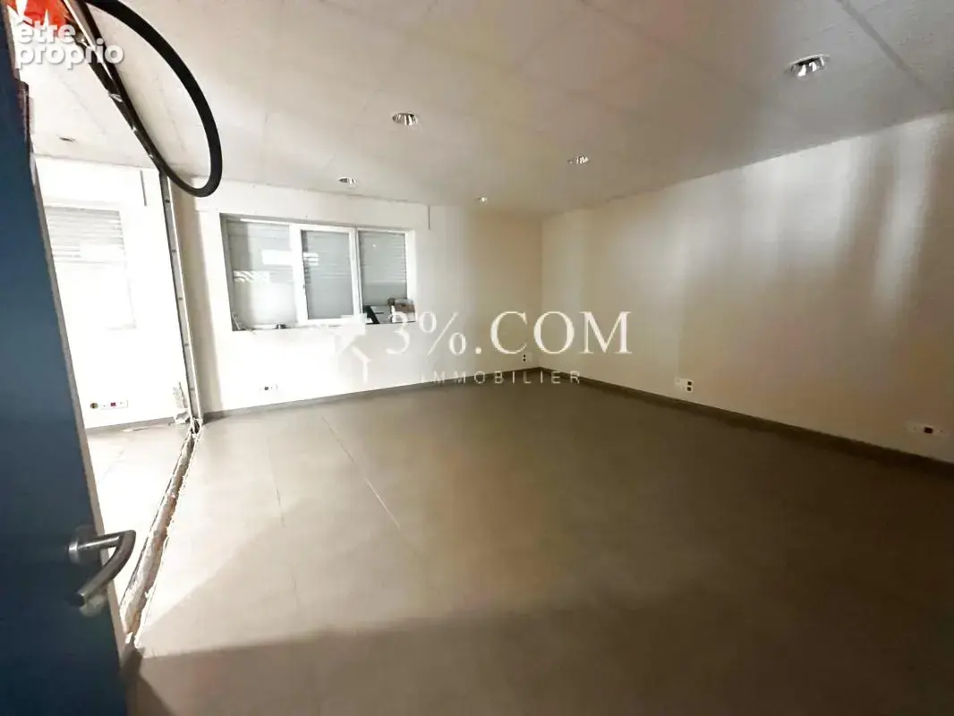 Bätiment professionnel 1728 m2 sur une parcelle de 6949 m2 d - photo 14