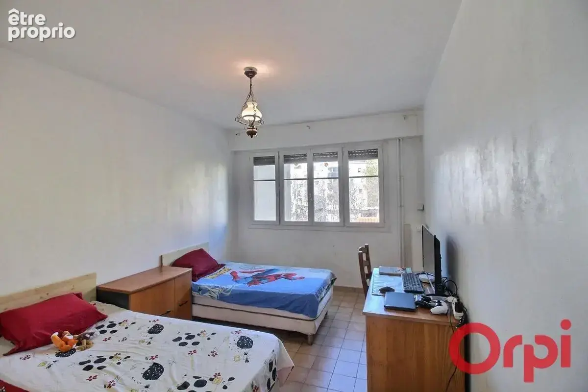 Marseille 13003 – Quartier La Villette : T3 traversant 74 m² – Lumineux – Balcon & Cave - photo 10
