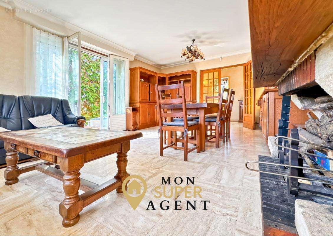 Maison à VAUX-LE-PENIL