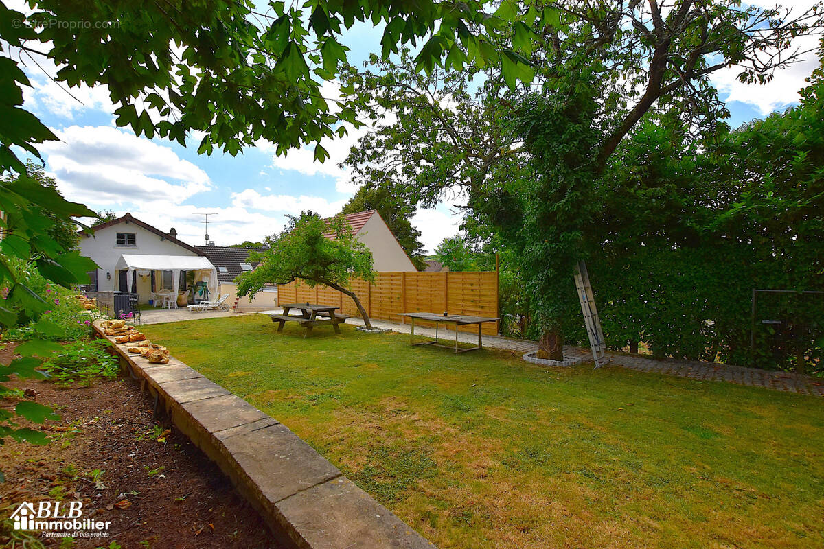 Maison à LES ESSARTS-LE-ROI