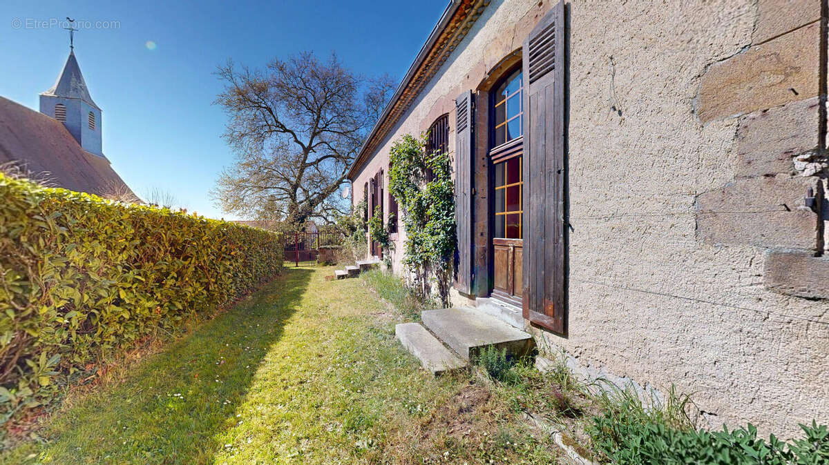 Maison à GENNETINES
