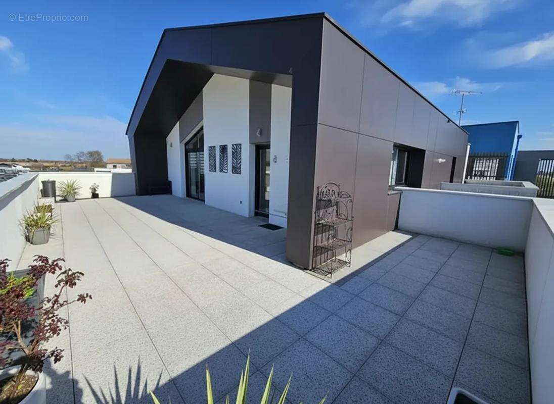 Appartement à PAREMPUYRE