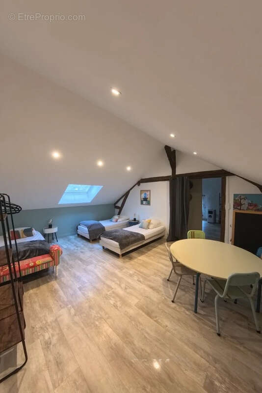 Maison à OYRE