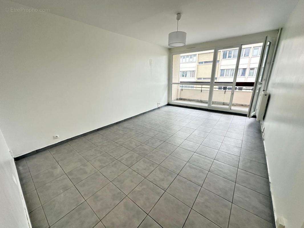 Appartement À Vendre 2P 50M² Balcon, Cave, Place de parking - photo 2