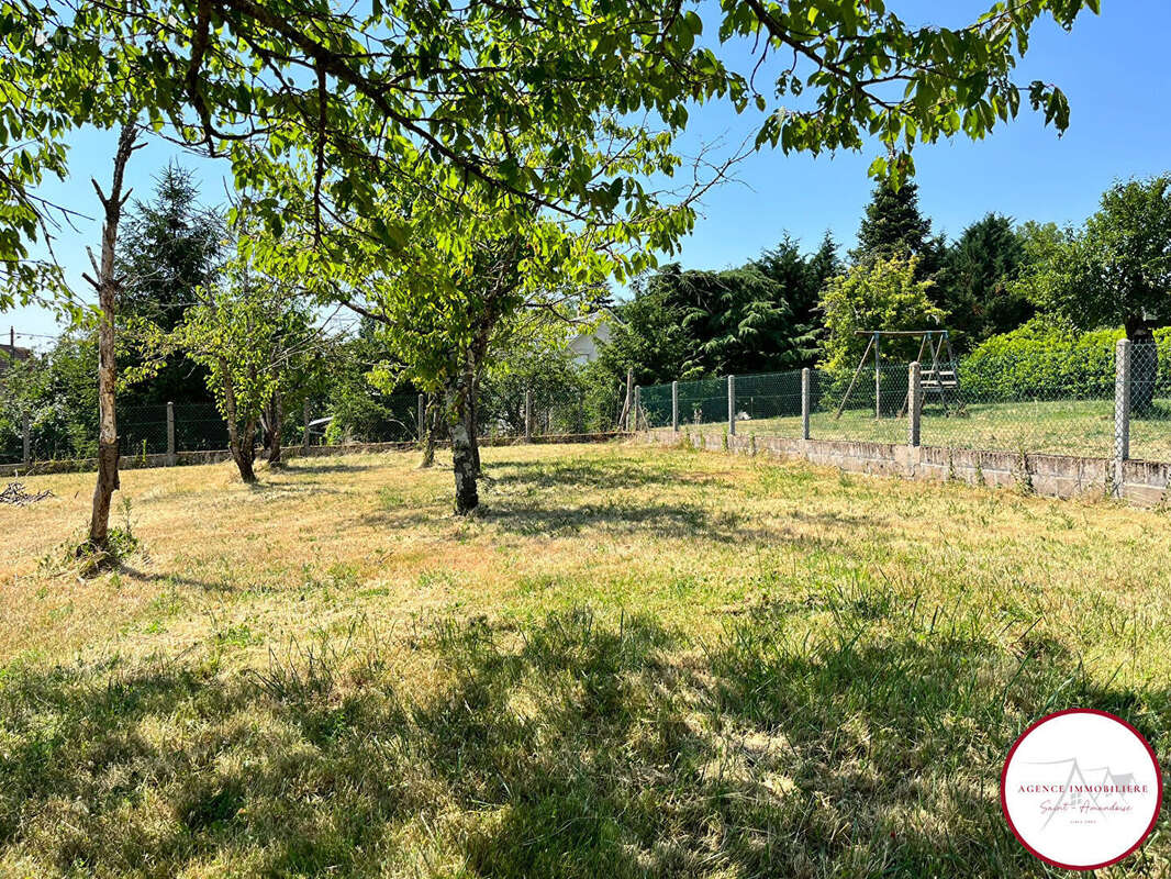 Terrain à SAINT-AMAND-MONTROND