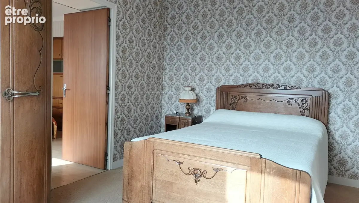 Maison familiale avec dépendances et terrain - photo 9