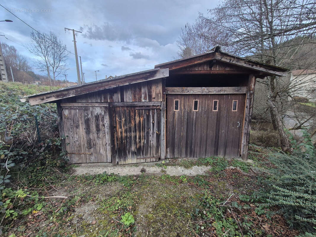 Maison à LA MONNERIE-LE-MONTEL