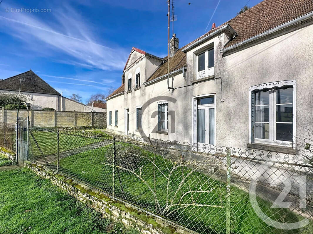 Maison à AIX-EN-OTHE