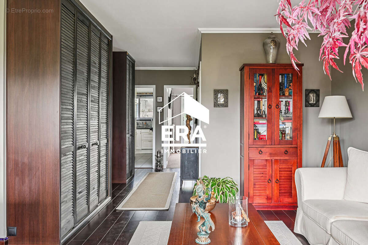 Appartement à COURBEVOIE