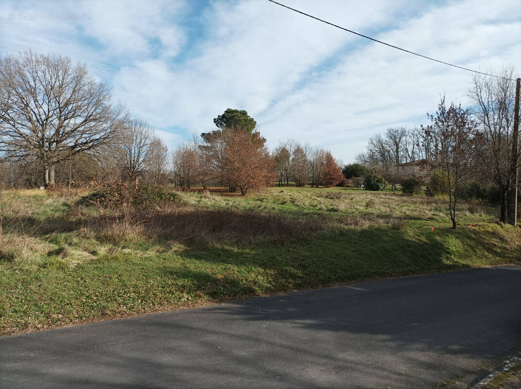 Terrain à MONSEMPRON-LIBOS