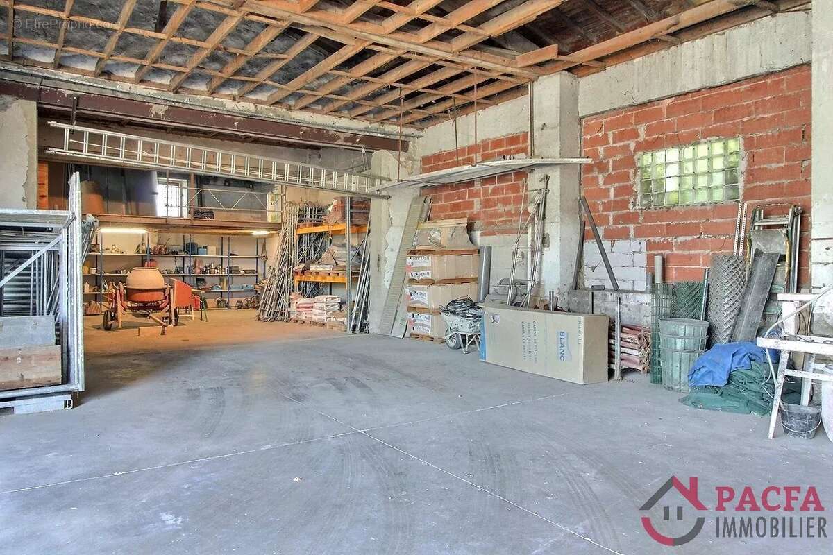 Entrepôt à Castres - 350 m² et grand volume - photo 2