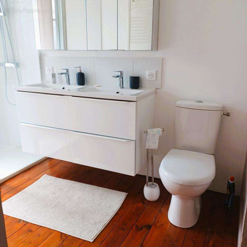 Maison à SAINT-MACAIRE-EN-MAUGES