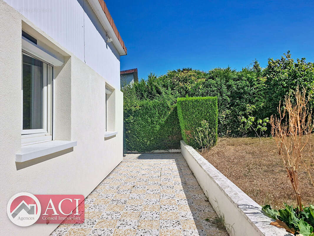 Commerces, gare et ecoles sur place - photo 11