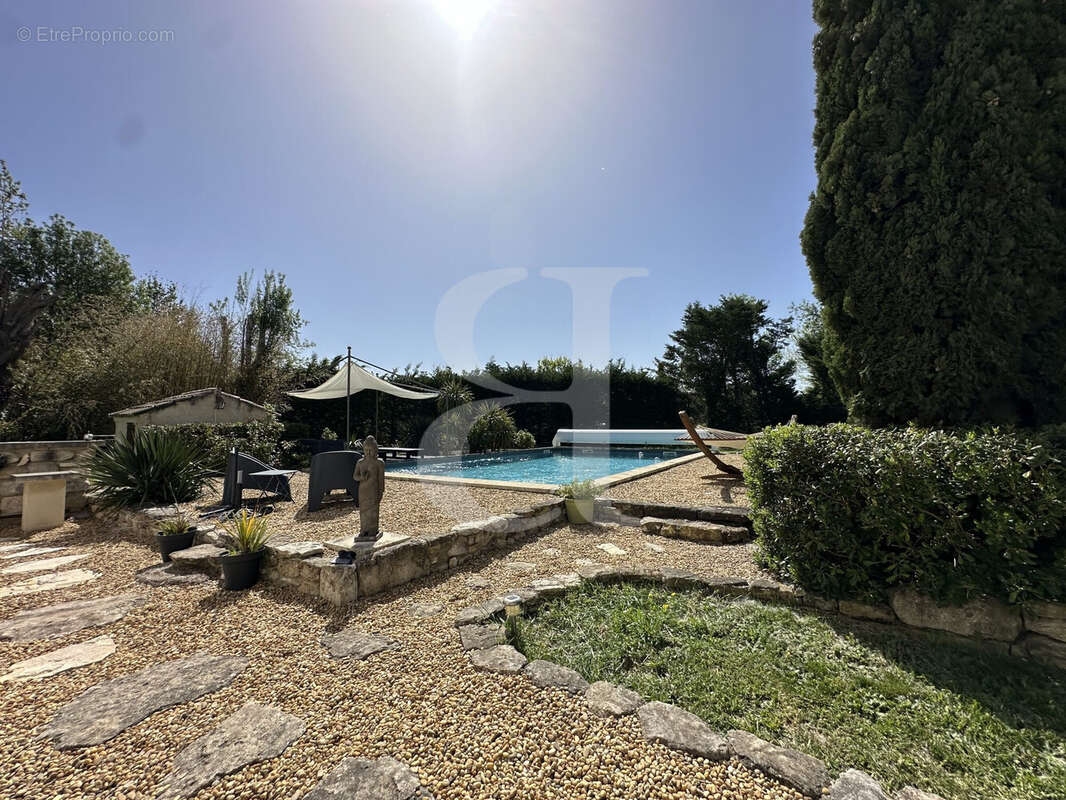 Maison à L'ISLE-SUR-LA-SORGUE