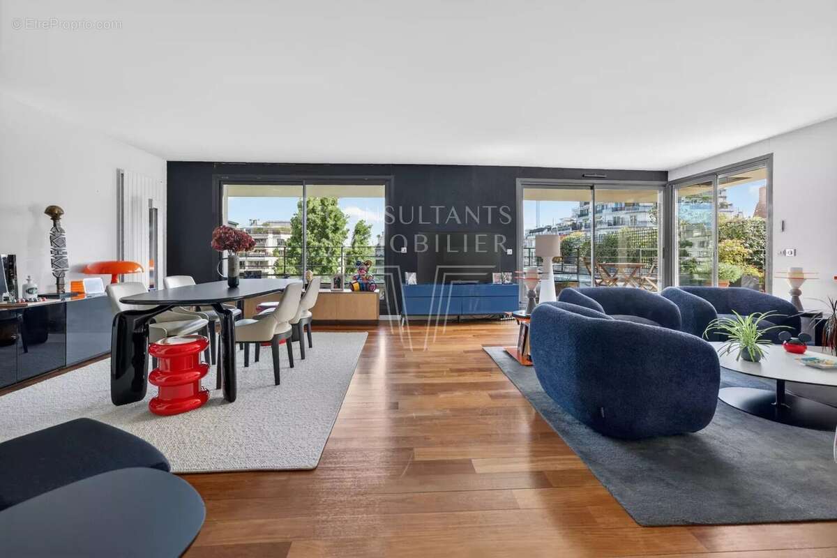Appartement à PARIS-16E