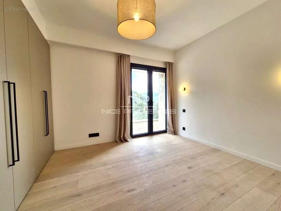 Nice Gairaut,  belle villa niçoise rénovée, piscine et garages - photo 13