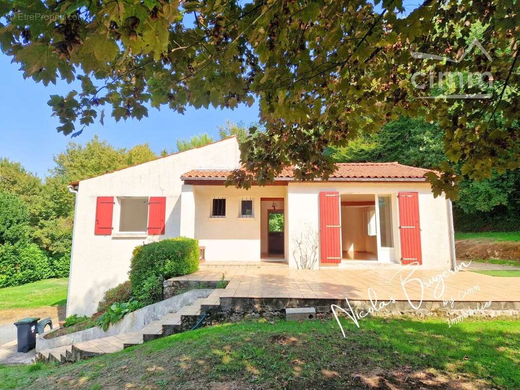 Maison à BUSSAC-SUR-CHARENTE