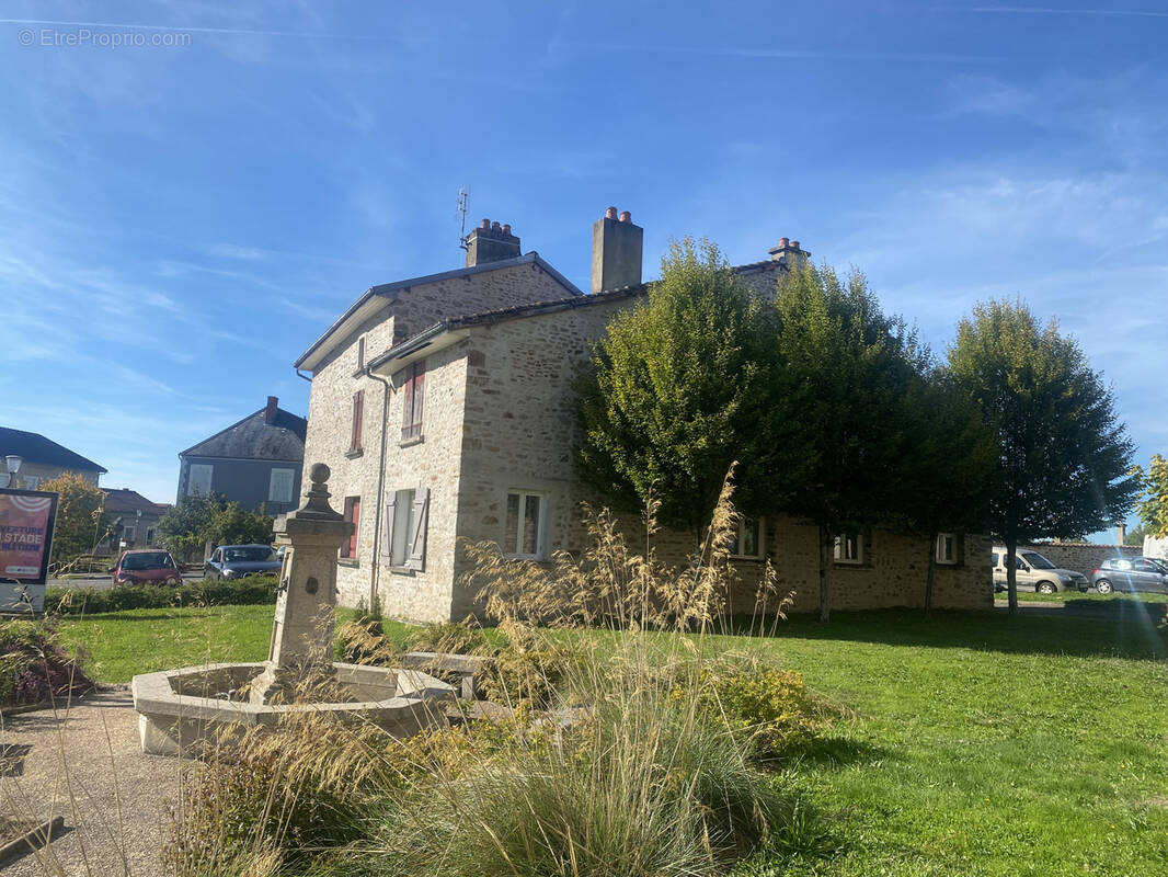 Maison à PEYRAT-DE-BELLAC
