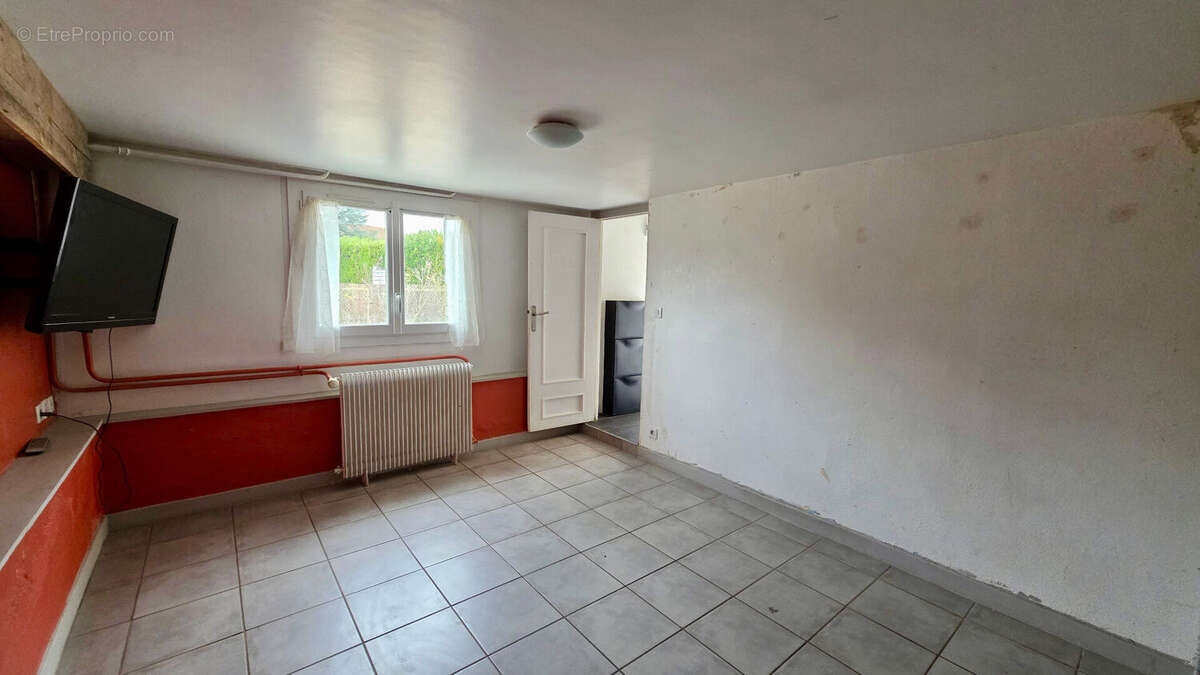 PONT-DU-CHÂTEAU / Maison individuelle de ville avec jardin, terrasse couverte et garage ! - photo 11