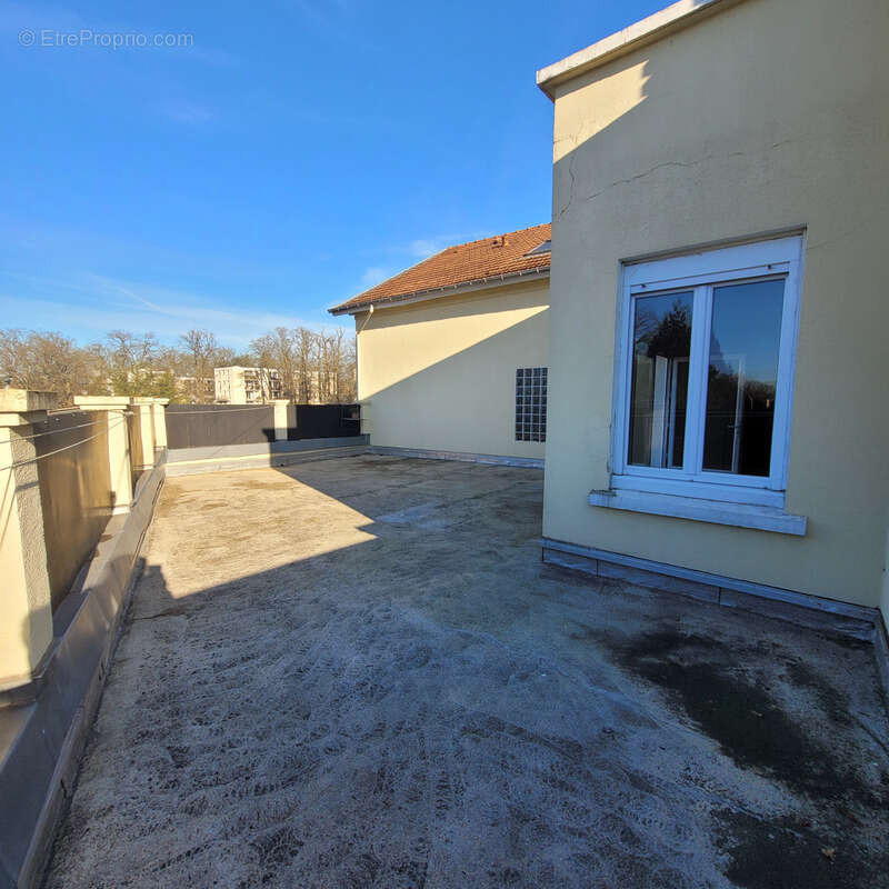 Appartement à LA CELLE-SAINT-CLOUD