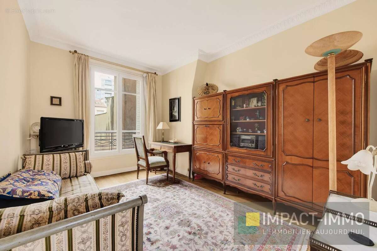 Appartement à COURBEVOIE