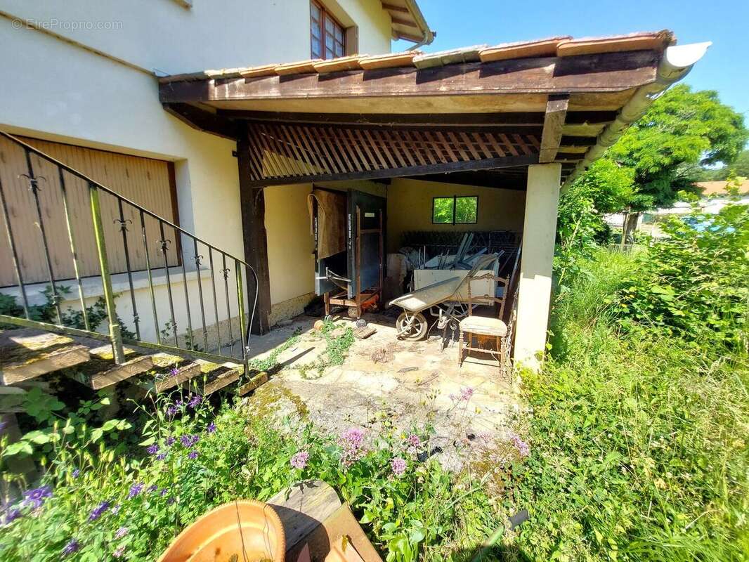Maison T6 avec jardin clos et dépendances - photo 19