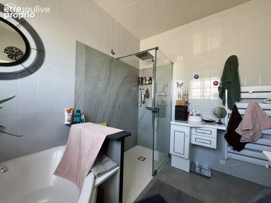 Maison de qualité avec appartement indépendant, terrain arboré de 2 500 m² et ascenseur extérieur - photo 19