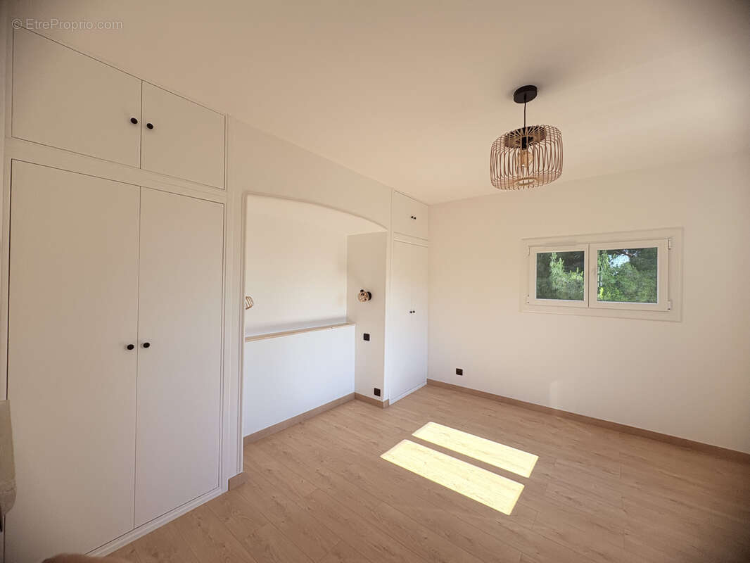 Appartement à SAINT-LAURENT-DU-VAR