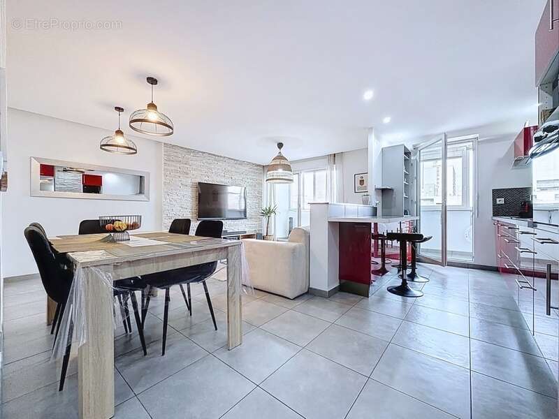 Appartement à RILLIEUX-LA-PAPE